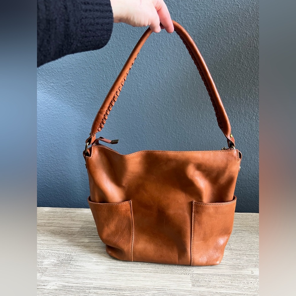 Elegant Tan Leather Shoulder Bag - Picture 3 of 11